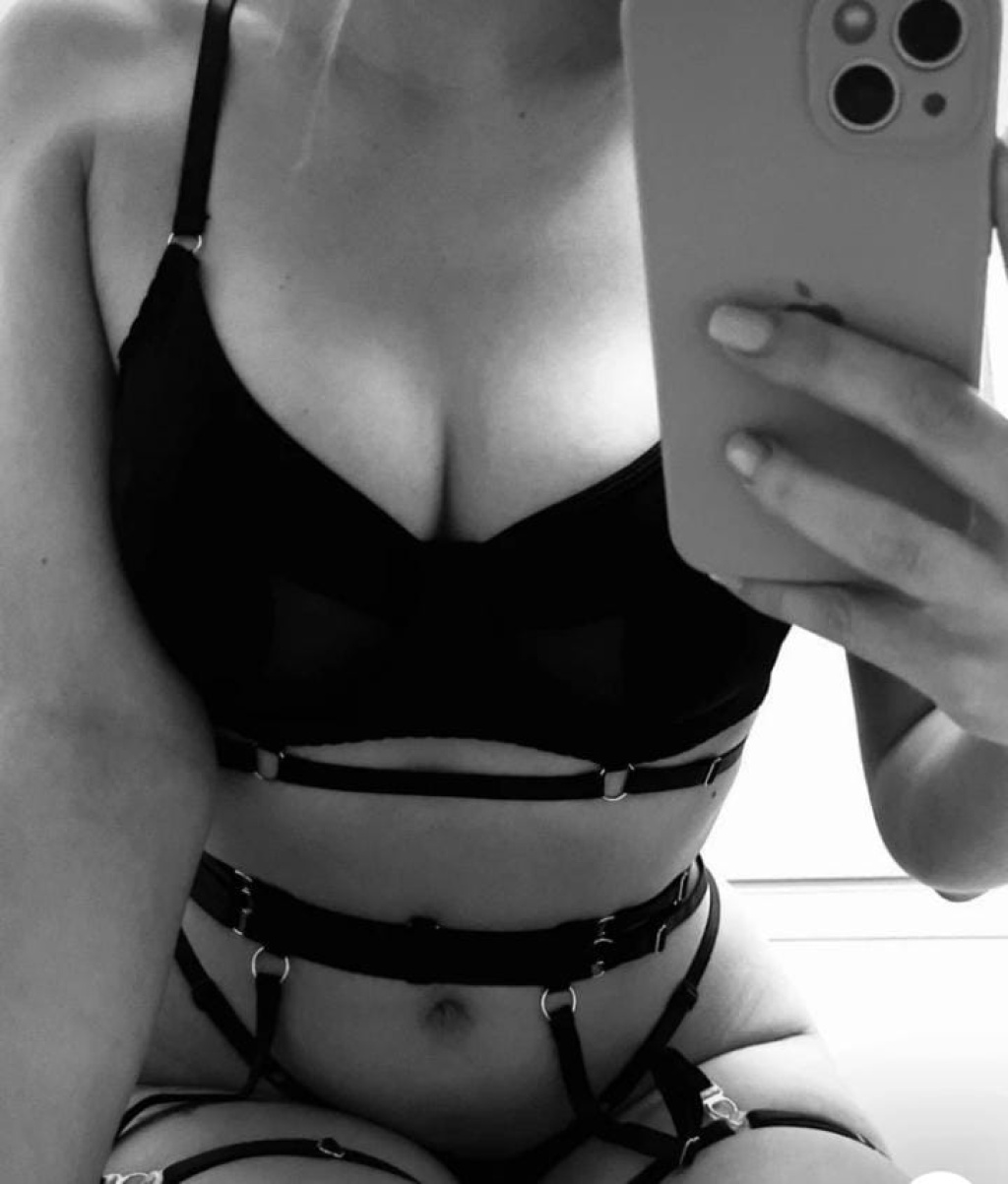 Арина: проститутки индивидуалки в Омске