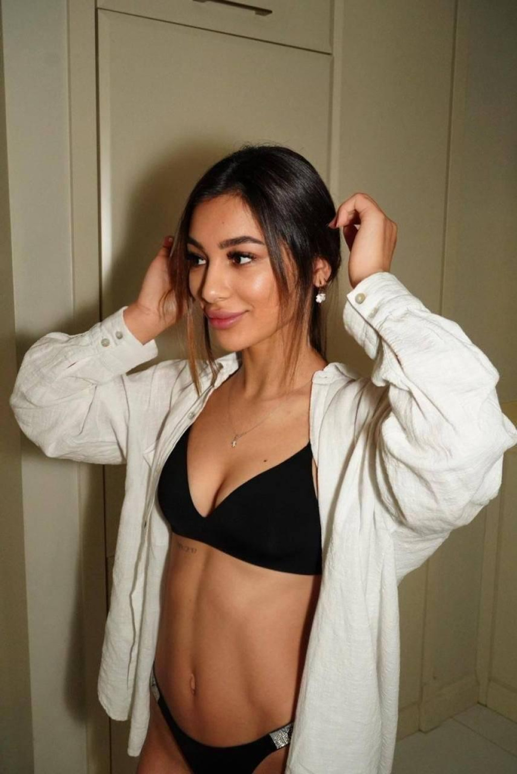 Алиса загорелая: проститутки индивидуалки в Омске